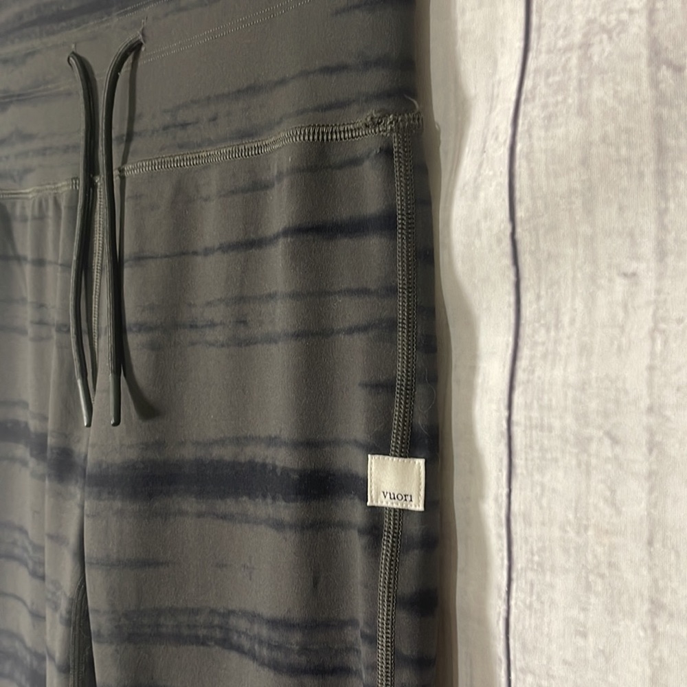 Vuori Black and Gray Striped Leggings - Picture 2 of 8